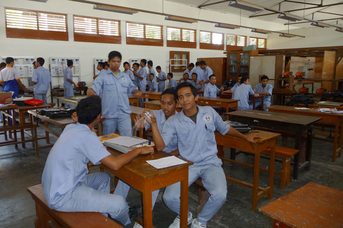 Future electricians training